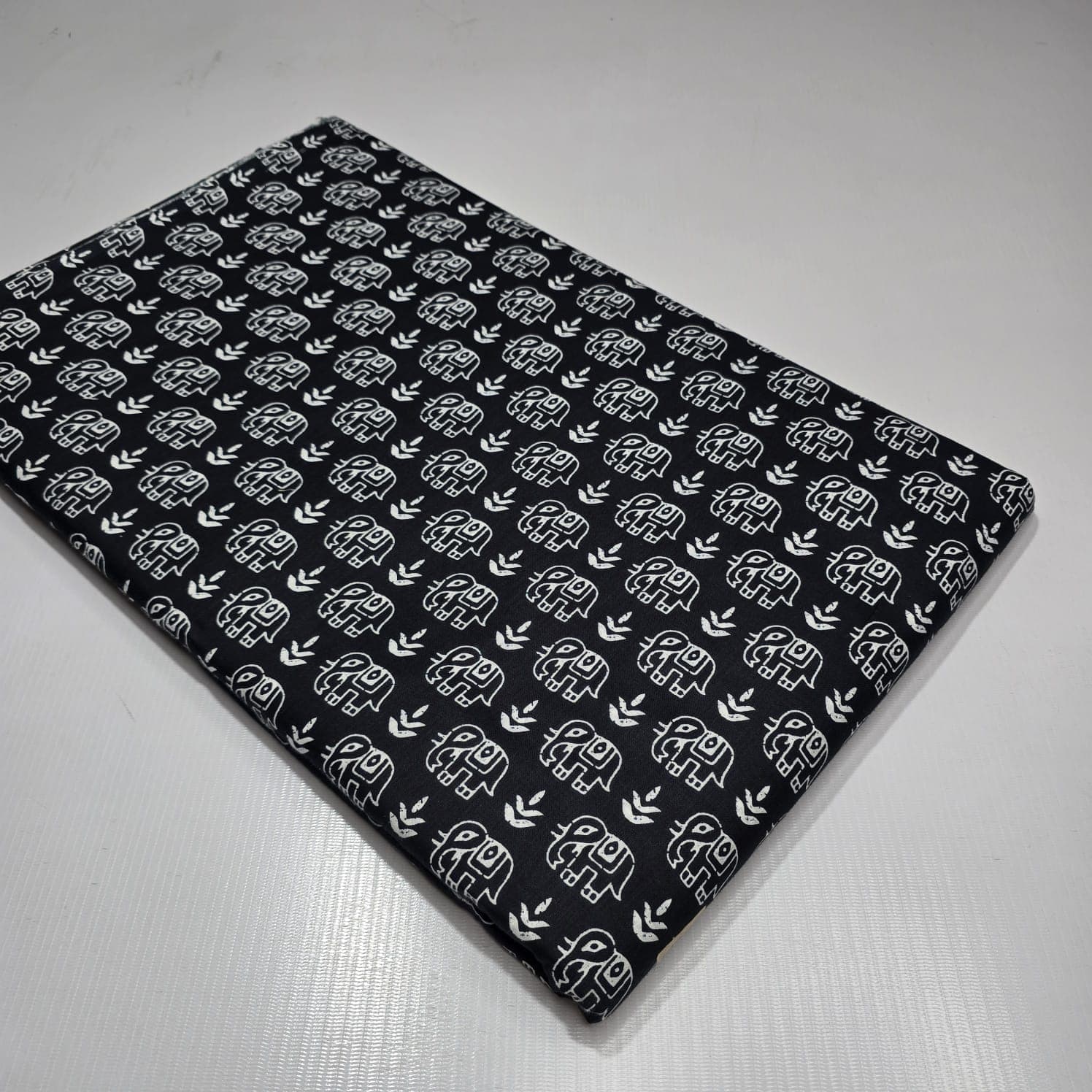 Elephant Sprig Cotton — Noir